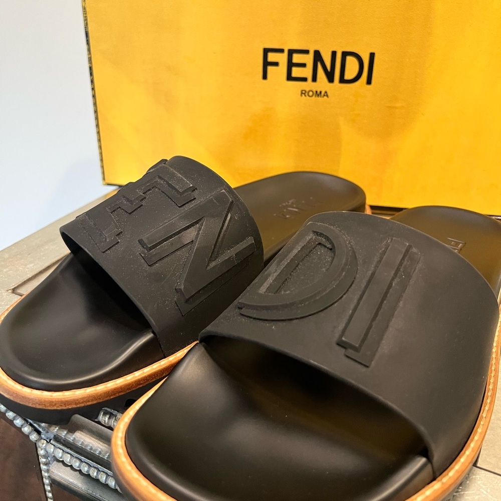 FENDI LOGO SLIDES